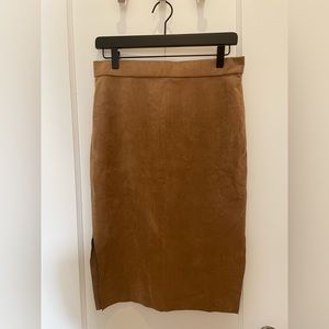 Aritzia - Wilfred - Midi with 2 slits - Poly Spandex Blend (Feux Suede) - Size 6